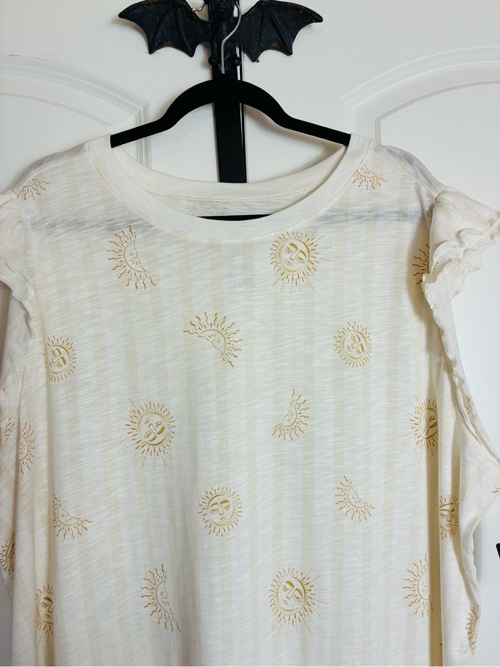 Torrid Cream Celestial Motif Ruffle Sleeve Tank Stretch size 3X NWT - Picture 5 of 15